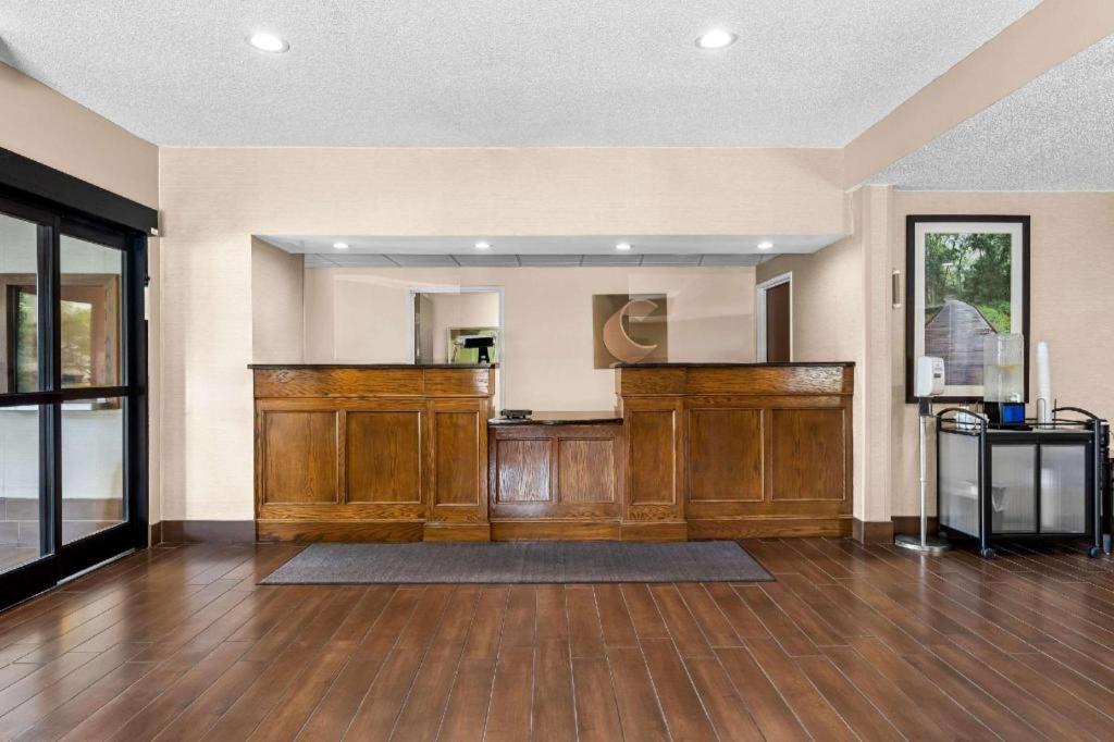 Comfort Inn Clinton Bagian luar foto