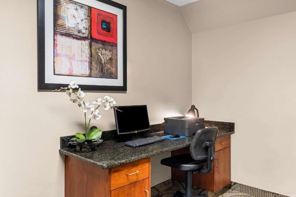 Comfort Inn Clinton Bagian luar foto