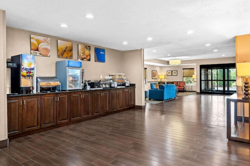 Comfort Inn Clinton Bagian luar foto