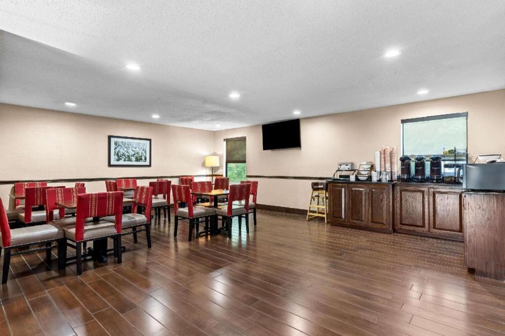 Comfort Inn Clinton Bagian luar foto