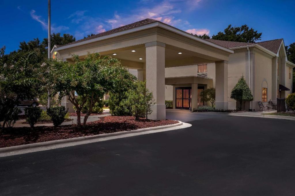 Comfort Inn Clinton Bagian luar foto