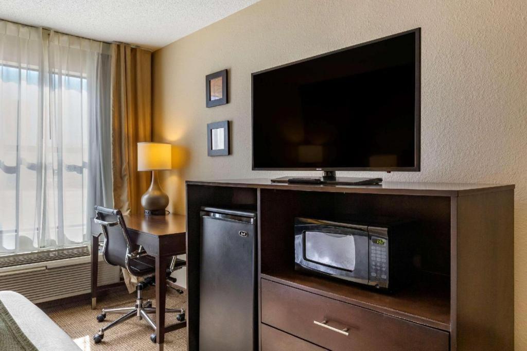 Comfort Inn Clinton Bagian luar foto