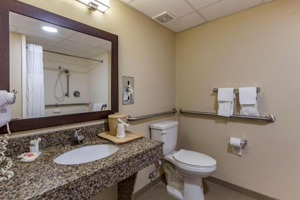 Comfort Inn Clinton Bagian luar foto