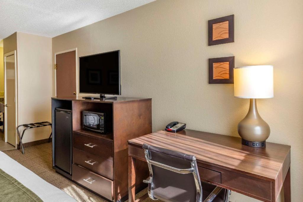 Comfort Inn Clinton Bagian luar foto