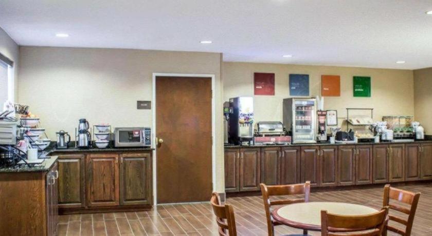 Comfort Inn Clinton Bagian luar foto