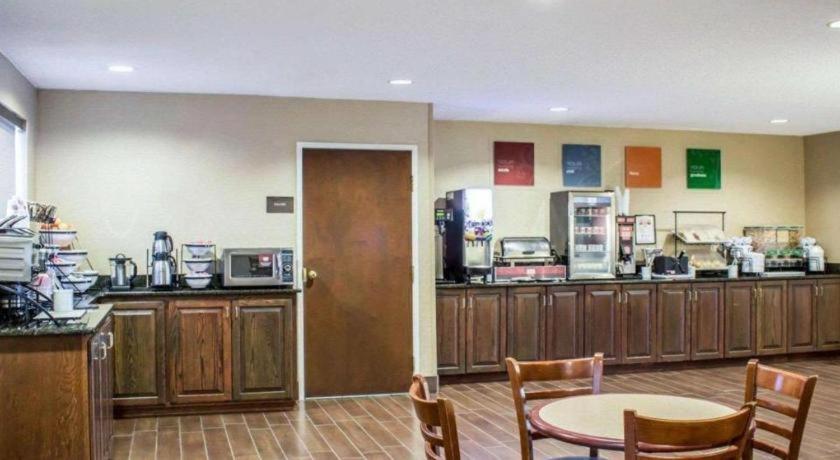 Comfort Inn Clinton Bagian luar foto